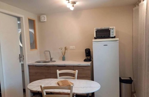 Montboucher-sur-Jabron Apartamento | Pretty studio with garden
