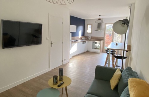 Dol-de-Bretagne Casa | Pretty town house ideally located 5 minutes' walk from the station.