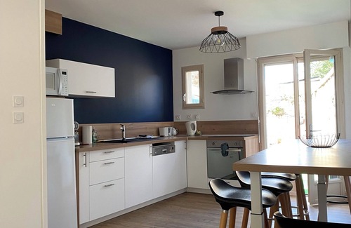 Dol-de-Bretagne Casa | Pretty town house ideally located 5 minutes' walk from the station.
