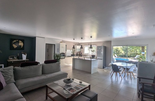 Joyeuse Casa | Bonita villa con piscina privada.
