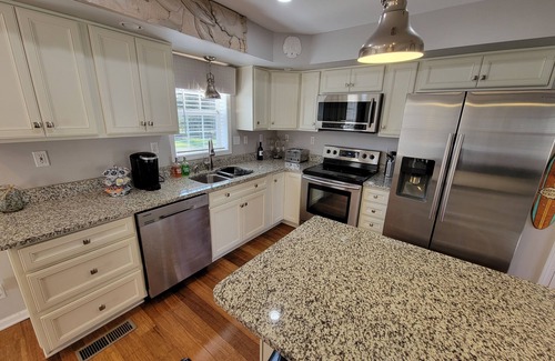Ocean View Casa | PRICE DROP - HIGHLY RATED! Cozy, single family home close to beach and golf