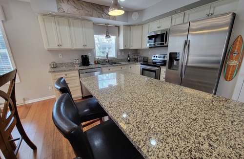 Ocean View Casa | PRICE DROP - HIGHLY RATED! Cozy, single family home close to beach and golf