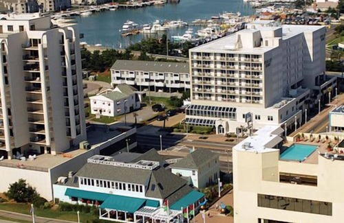 Northeast Virginia Beach Hotel | Hermosa vista al mar con balcón al lado de la playa