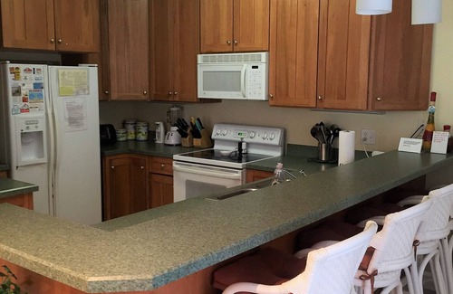 Ocean Isle Beach Condominio | "No tiene precio" Casi frente al océano, 4HAB / 4BA, actualizaciones, mascotas y descuentos!