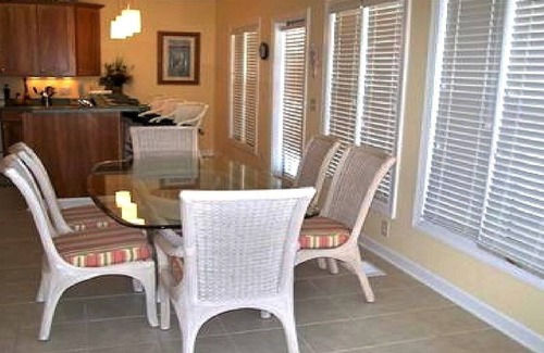 Ocean Isle Beach Condominio | "No tiene precio" Casi frente al océano, 4HAB / 4BA, actualizaciones, mascotas y descuentos!
