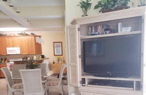 Ocean Isle Beach Condominio | "No tiene precio" Casi frente al océano, 4HAB / 4BA, actualizaciones, mascotas y descuentos!