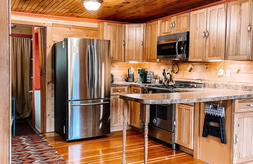 Town of Nelson Cabaña | ✨Priest Cottage🏡 Lakeside 🌲 Canoe 🛶 Fishing 🎣 Grill