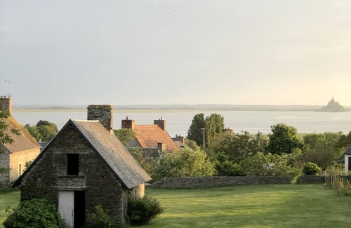 Vains Casa | PRIEURÉ SAINT LÉONARD Bay of Mont Saint Michel