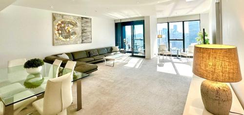 Southbank Apartamento | Prima Tower - Penthouse Style Super-sized Apartment with Balcony by Casino and MCEC