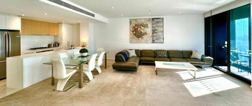 Southbank Apartamento | Prima Tower - Penthouse Style Super-sized Apartment with Balcony by Casino and MCEC