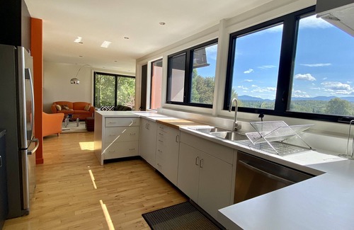 Brome-Missisquoi Regional County Municipality Casa | Primavesi Estate · Alpine Oasis: Scenic Trails & Unrivaled Views