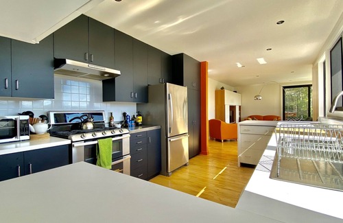 Brome-Missisquoi Regional County Municipality Casa | Primavesi Estate · Alpine Oasis: Scenic Trails & Unrivaled Views