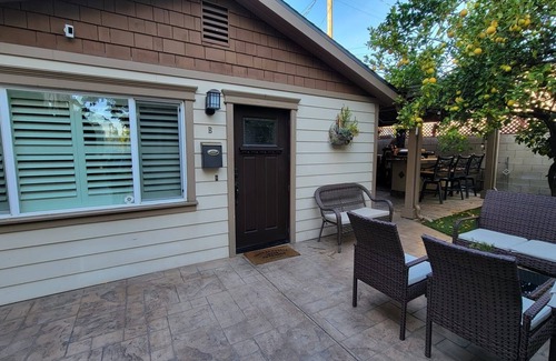 Grandview Casa | Prime Area w/ Yard ~ Close to Studios!