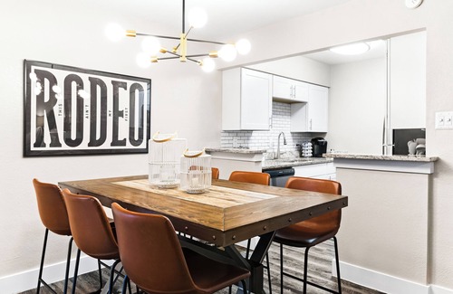 Arlington Apartamento | Perfect AT&T, Globe Life, Six Flags Arlington location, walk to stadiums