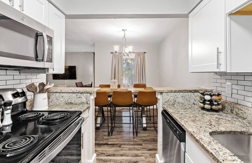 Arlington Apartamento | Perfect AT&T, Globe Life, Six Flags Arlington location, walk to stadiums