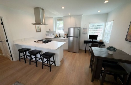 Burbank Apartamento | Prime Burbank Location – New 1 Bedroom Near Studios, Dining, Museums & More!