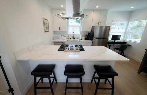 Burbank Apartamento | Prime Burbank Location – New 1 Bedroom Near Studios, Dining, Museums & More!