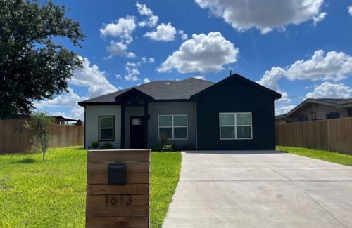 McAllen Casa | Prime Clean Trendy Retreat