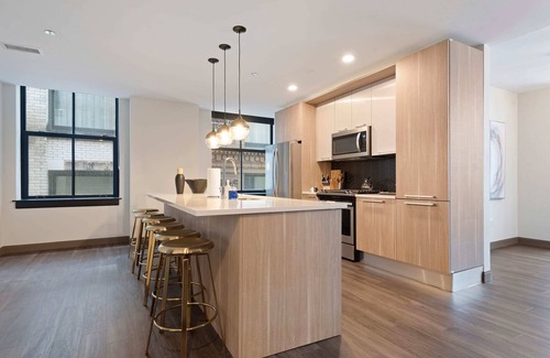 Downtown Chicago Apartamento | Urban Retreat: 2BR, Resort Amenities, Downtown