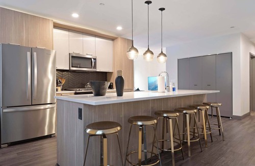 Downtown Chicago Apartamento | Urban Retreat: 2BR, Resort Amenities, Downtown