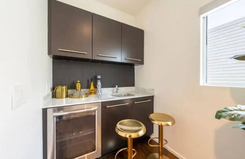 Washington Ave./ Memorial Park Casa | Prime Loc Modern Luxury Rooftop Deck Views