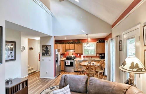 Chalet Village Cabaña | Prime Location 1.5 miles to Ober Gatlinburg