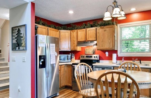 Chalet Village Cabaña | Prime Location 1.5 miles to Ober Gatlinburg