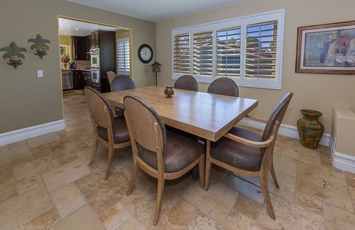 Thousand Oaks Casa | Ubicación privilegiada: a 24 km de Malibú y aprox. 30 millas a LA o Santa Barbar