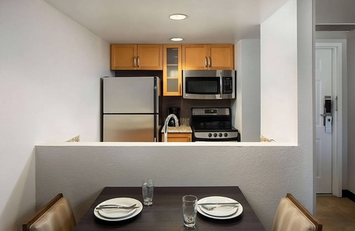 Carmel Mountain Ranch Apartamento | Prime Location! 2 Convenient Units, Pool, Onsite Parking, Free Breakfast
