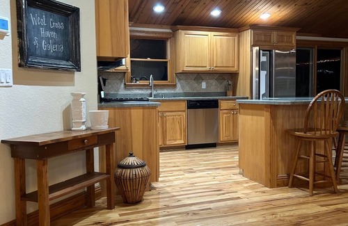 Galena Casa | Prime Location! 2BR-2 Acre Retreat Minutes from Downtown Galena & Attractions