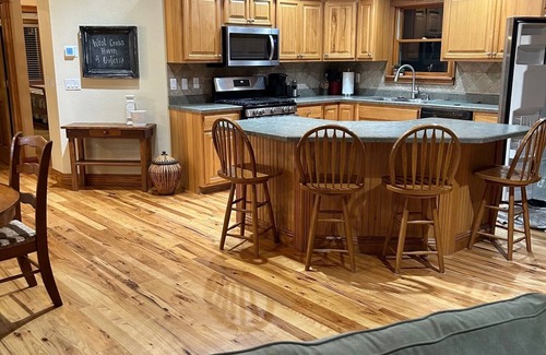 Galena Casa | Prime Location! 2BR-2 Acre Retreat Minutes from Downtown Galena & Attractions