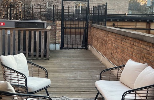 Wicker Park Apartamento | Prime Location! 3-bedroom apartment, plus OFFICE Den in vibrant Wicker Park