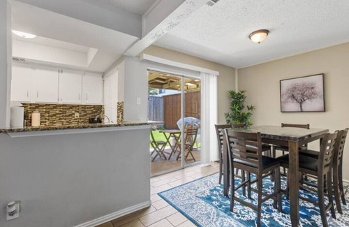 Southwest Carrollton Casa | Prime Location 4 SMART TVS4 BEDS Pet Friendly