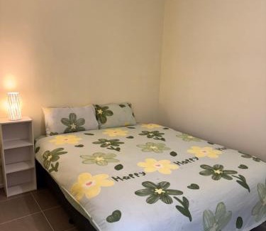 St. Albans Apartamento | Prime location bedroom