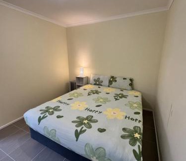 St. Albans Apartamento | Prime location bedroom