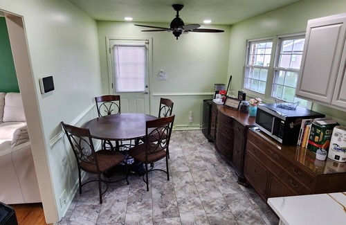 Belmont Casa | Prime Location! Cozy 2-Bedroom Stay Near Restaurants & Attractions