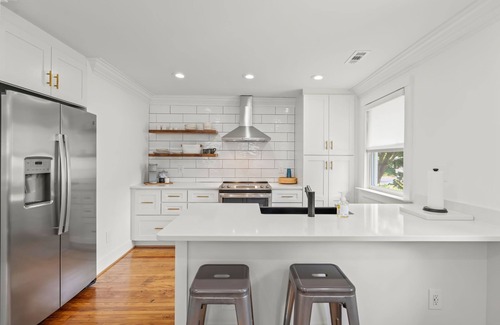 High Point Casa | Prime Location, Fast WiFi, & Modern Charm - Close to HPU & Area Downtowns!