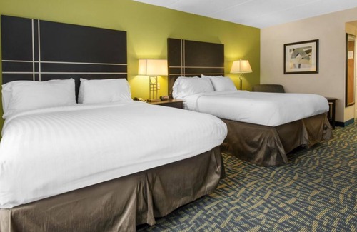 Savannah Casa | Prime Location, Free Parking, Outdoor Pool, Minutes to Florida Mall