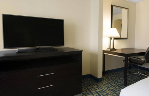 Savannah Casa | Prime Location, Free Parking, Outdoor Pool, Minutes to Florida Mall