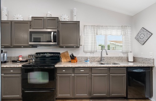 La Buena Vida Casa | Prime Location HotTub/ Pool/ Outdoor Kitchen Spring training Clean and Safe.