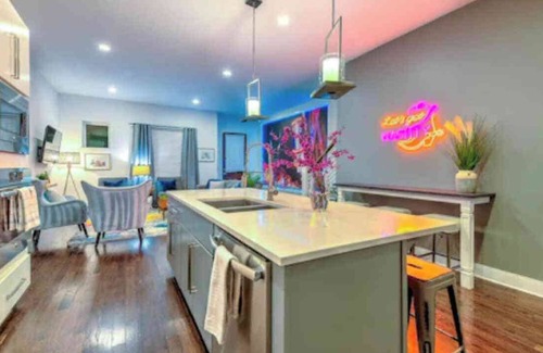 Edgehill Casa | Prime location in The Gulch,14 beds Skyline Views!