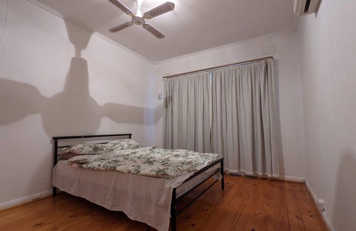 Lockleys Casa | Prime location Lockleys home with free parking