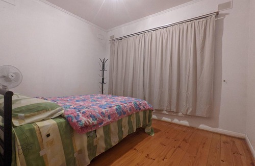 Lockleys Casa | Prime location Lockleys home with free parking