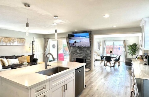 North Clairemont Casa | Prime Location: Lux 4BR w Pool/Spa/Cabana/Firepit