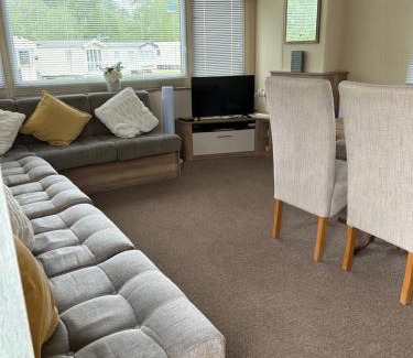 Tattershall Casa | Prime Location & Luxurious Hot Tub