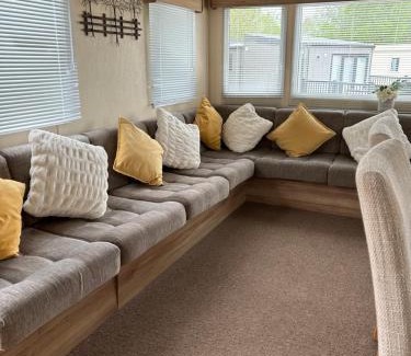 Tattershall Casa | Prime Location & Luxurious Hot Tub
