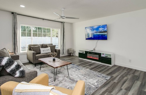 Scottsdale Estates Ten Casa | Prime Location! Modern & New! Swim, Play& Relax!