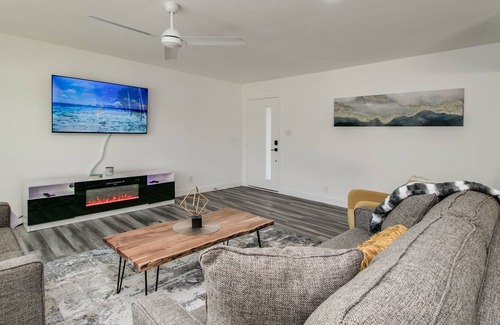 Scottsdale Estates Ten Casa | Prime Location! Modern & New! Swim, Play& Relax!