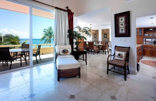 Puerto Aventuras Condominio | PRIME Location, Gorgeous Sweeping Views, PH right on the Beach, Villas del Mar 1