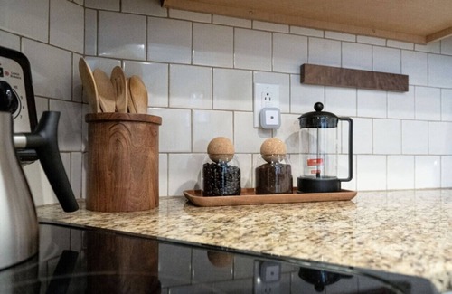 West End Condominio | Prime location near Vanderbilt, park, dining, modern comforts and free parking